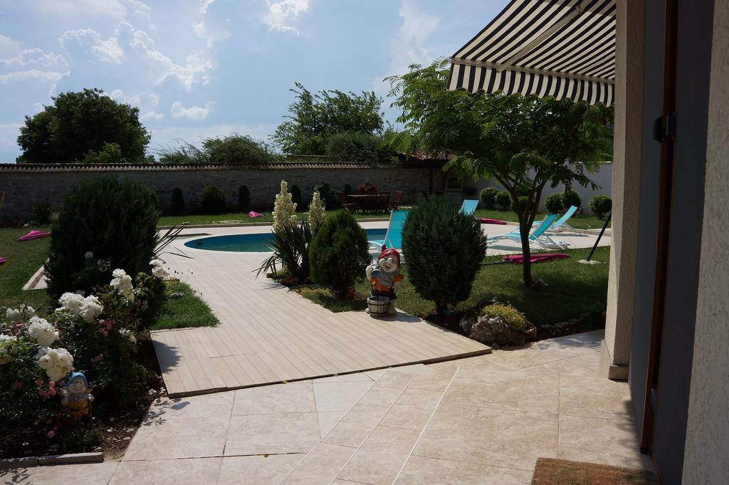 Guest House Golden Flake 4Km From Bolata Beach Bŭlgarevo Εξωτερικό φωτογραφία